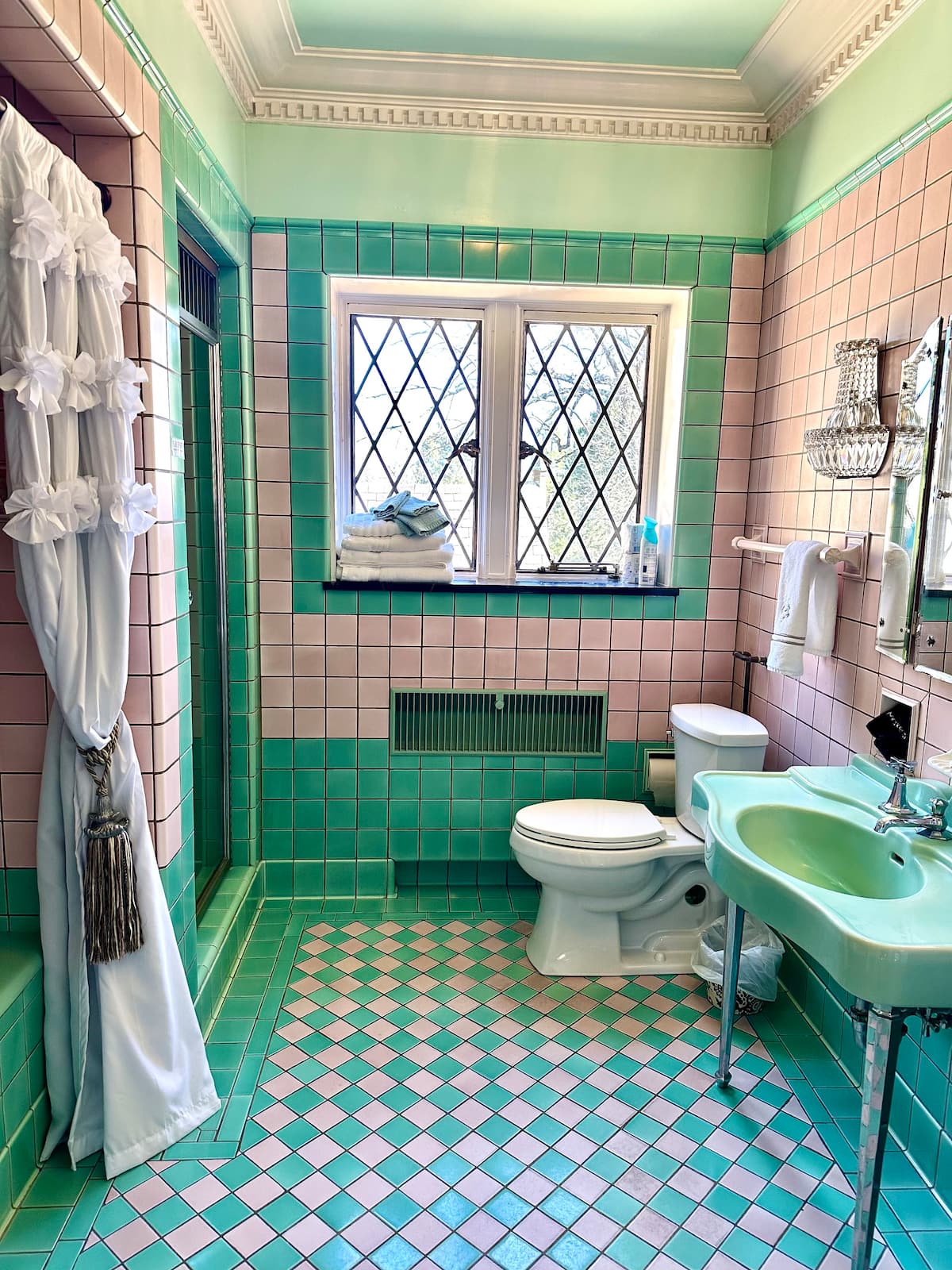 Retro green and pink checkered tile bathroom
