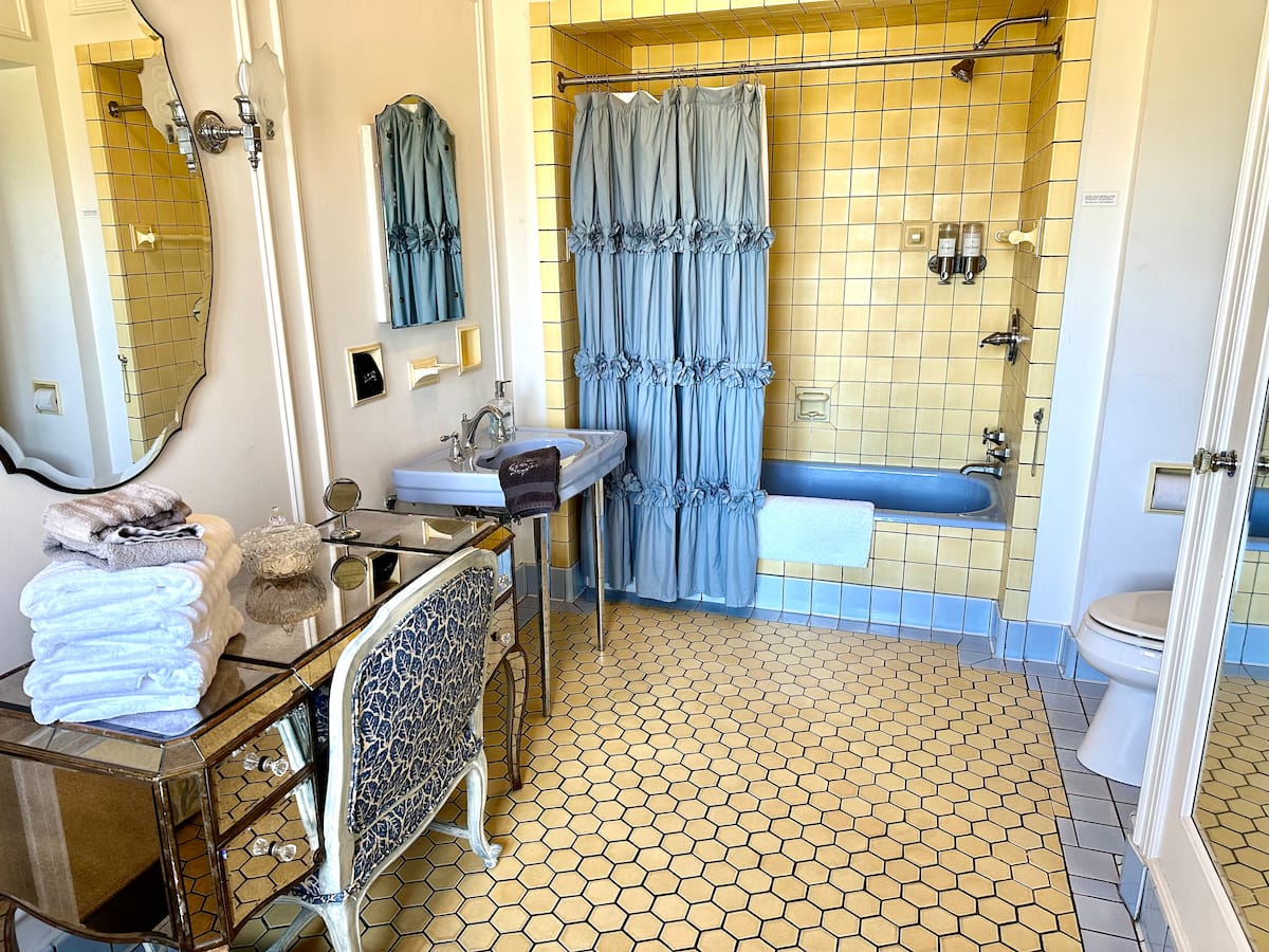 Vintage yellow and blue tiled bathroom